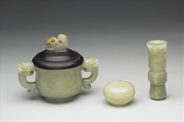 玉獸面紋簋形爐