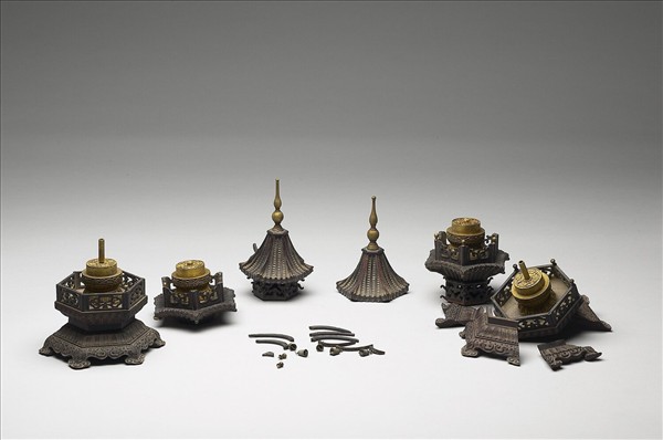 木亭式蓋與木座