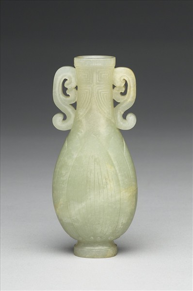 玉螭耳瓶