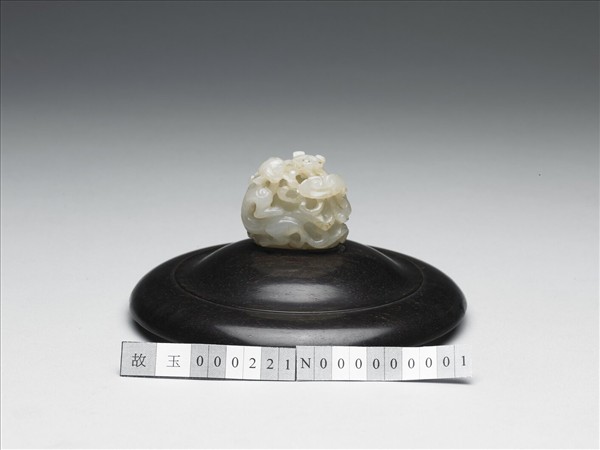 螭虎啣芝紋玉頂