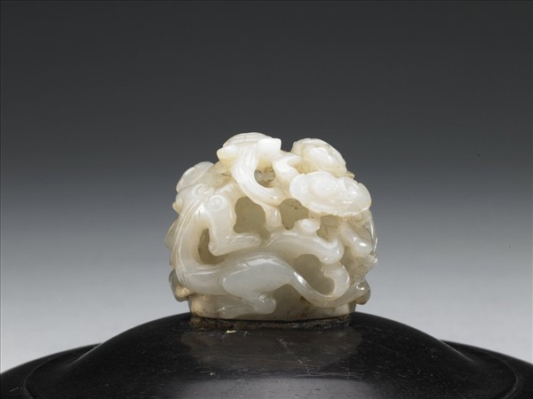 螭虎啣芝紋玉頂