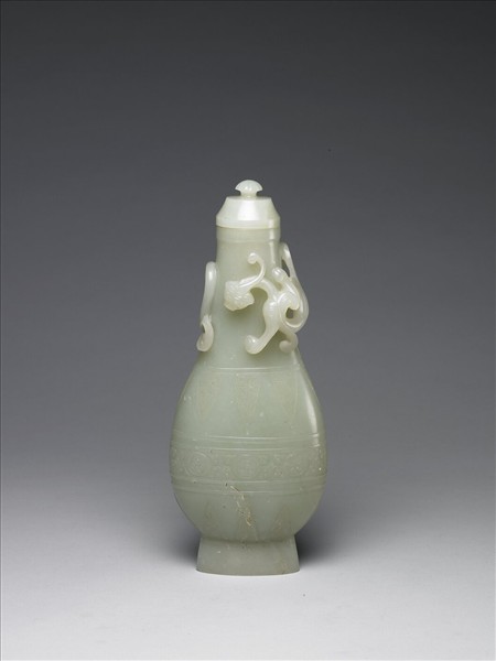 玉螭紋壺