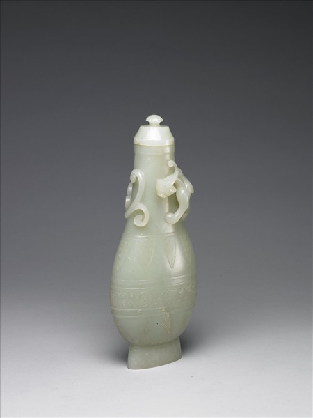玉螭紋壺