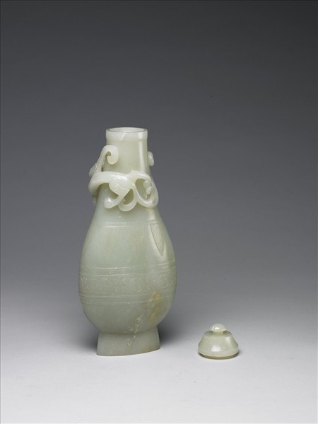 玉螭紋壺
