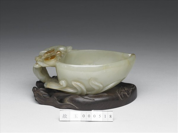 玉花鳥紋桃形水盛