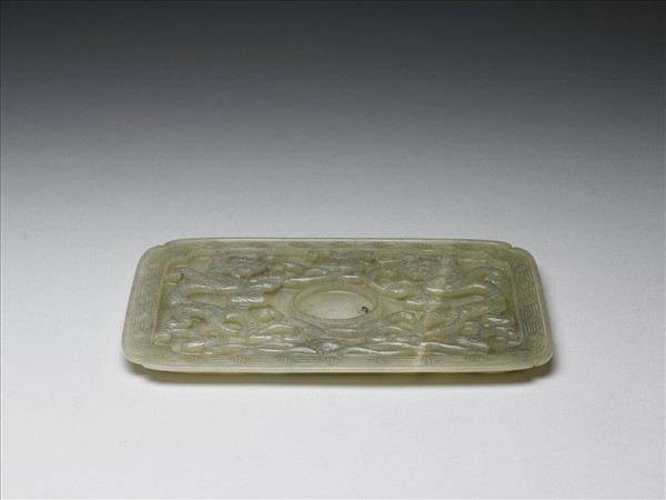 玉龍紋托盤
