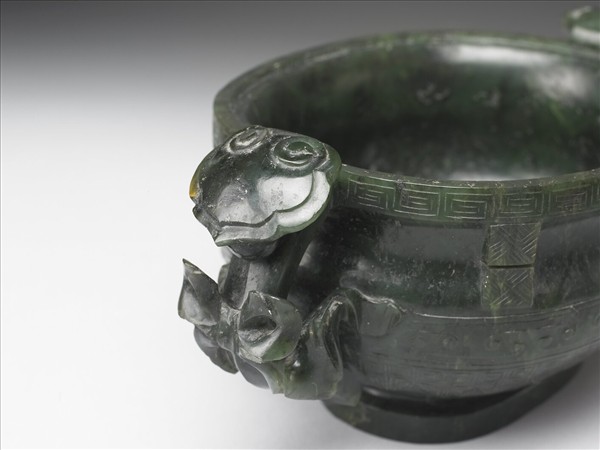 玉獸面紋如意耳爐