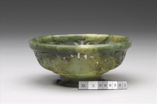 玉鏤空番蓮紋蓋