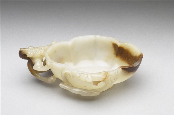 螭把海棠式玉杯