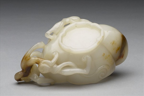 螭把海棠式玉杯