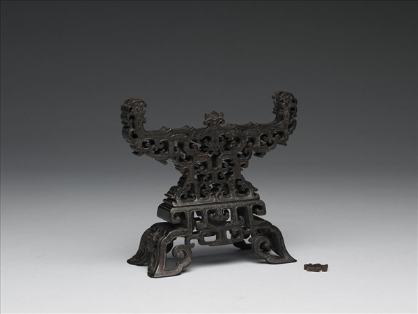 嵌銅絲夔龍紋木座