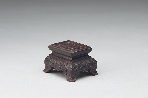 紫檀雕雲紋方形木座