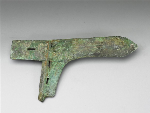 三穿銅戈 銘文後刻