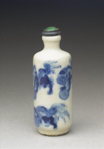 青花瓷獅子滾繡球紋鼻煙壺