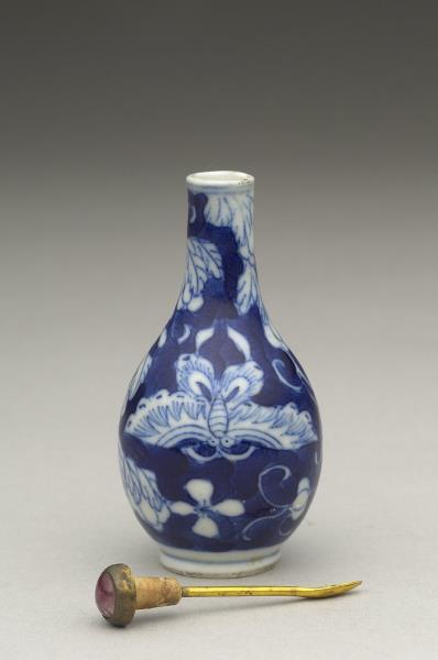 青花瓷蝴蝶紋鼻煙壺- 故宮