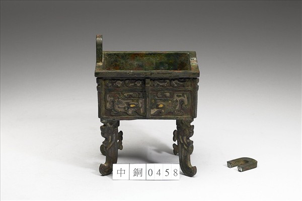 嵌金銀獸面紋扁足方鼎