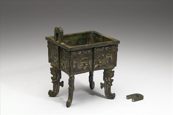 嵌金銀獸面紋扁足方鼎