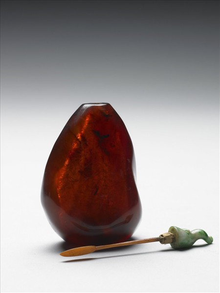 琥珀鼻煙壺