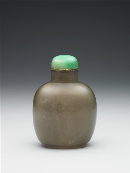 玉髓巧雕雙獅戲球鼻煙壺