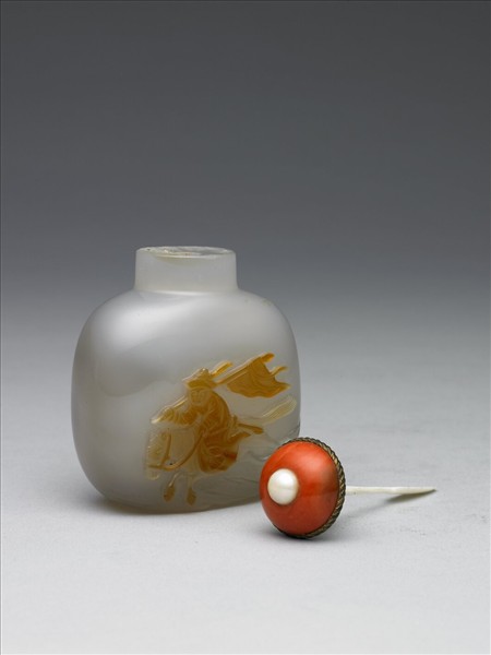 瑪瑙巧雕得勝圖鼻煙壺