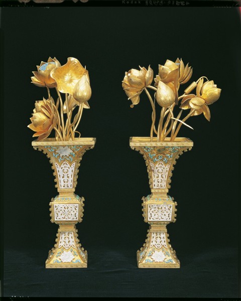 銅鍍金嵌白玉、綠松石及料片五供-花瓶（一對）