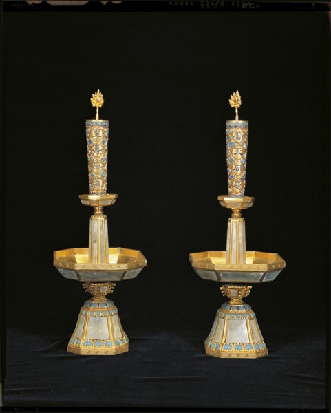 銅鍍金嵌料及填琺瑯燭台（五供）