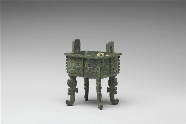 獸面紋扁足方鼎