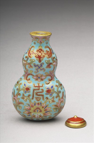 粉彩湖綠地纏枝花卉紋葫蘆式鼻煙壺