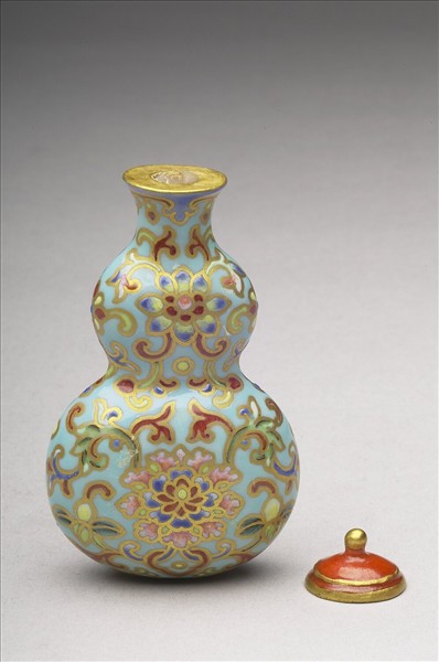 粉彩湖綠地纏枝花卉紋葫蘆式鼻煙壺