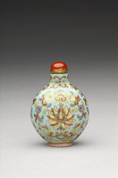 粉彩湖綠地花卉紋鼻煙壺