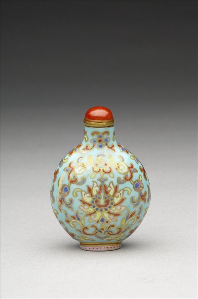 粉彩湖綠地花卉紋鼻煙壺