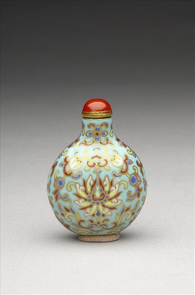 粉彩湖綠地花卉紋鼻煙壺