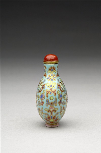 粉彩湖綠地花卉紋鼻煙壺