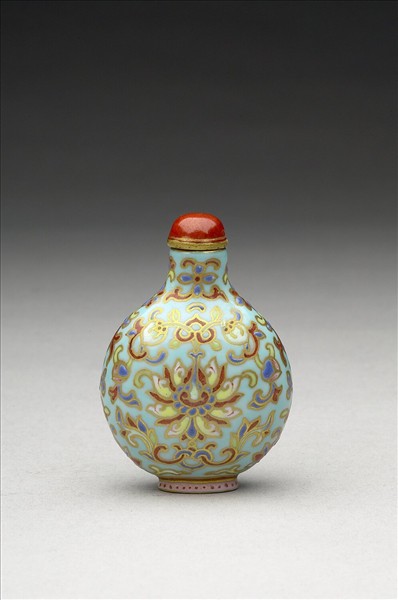 粉彩湖綠地花卉紋鼻煙壺