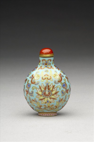 粉彩湖綠地花卉紋鼻煙壺