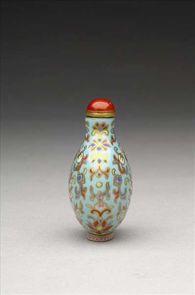 粉彩湖綠地花卉紋鼻煙壺