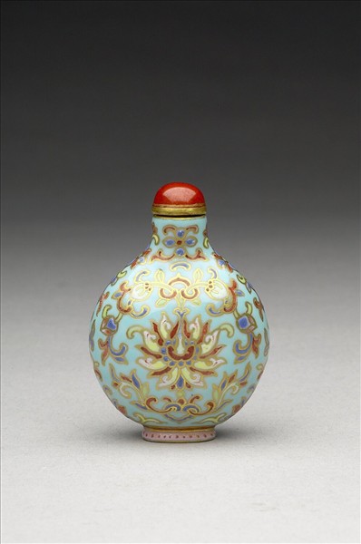 粉彩湖綠地花卉紋鼻煙壺