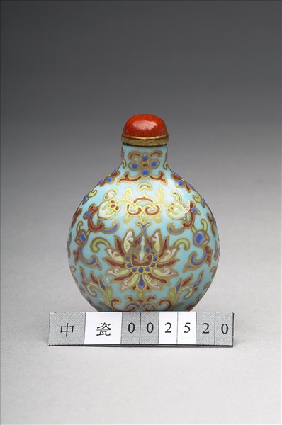 粉彩湖綠地花卉紋鼻煙壺