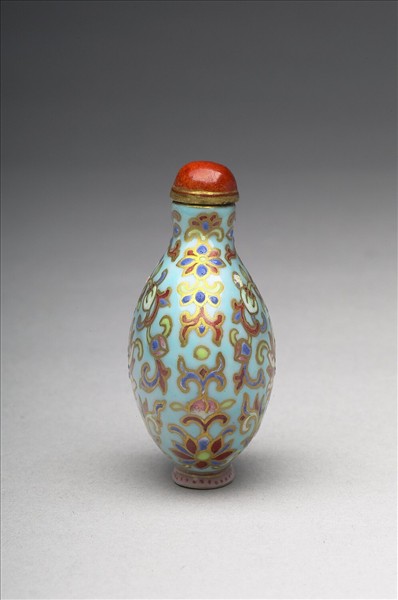 粉彩湖綠地花卉紋鼻煙壺