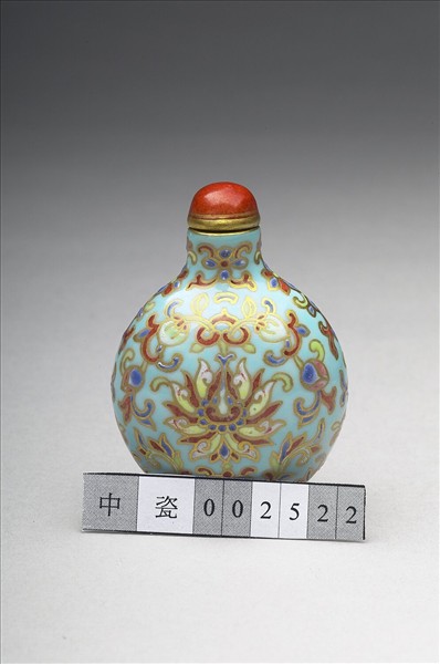 粉彩湖綠地花卉紋鼻煙壺