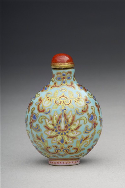 粉彩湖綠地花卉紋鼻煙壺