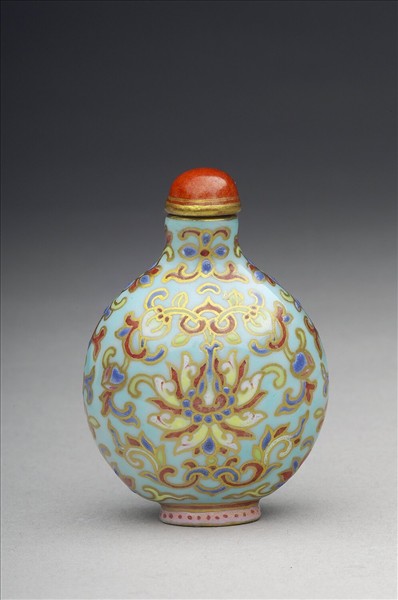 粉彩湖綠地花卉紋鼻煙壺