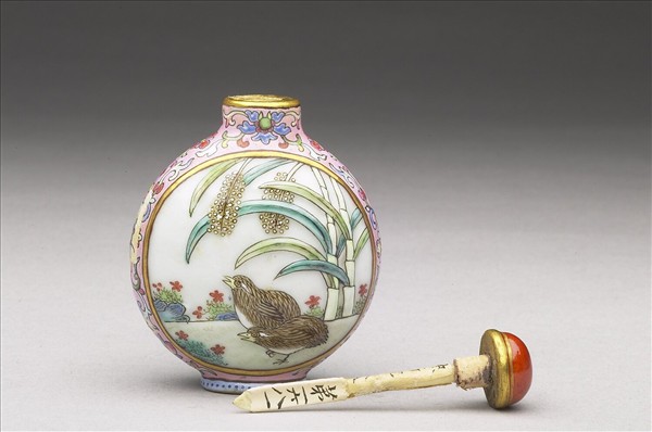 粉彩花鳥紋鼻煙壺
