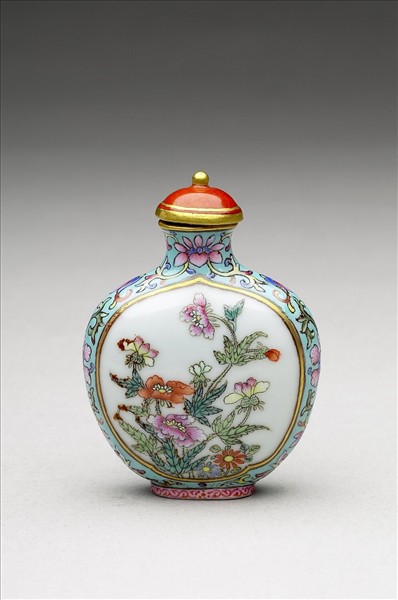 粉彩御製詩花卉紋鼻煙壺