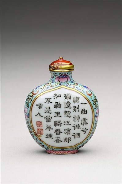 粉彩御製詩花卉紋鼻煙壺