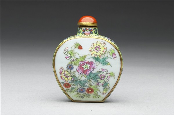 粉彩花卉紋鼻煙壺