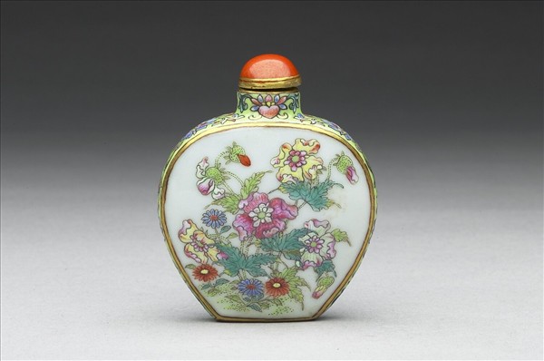 粉彩花卉紋鼻煙壺