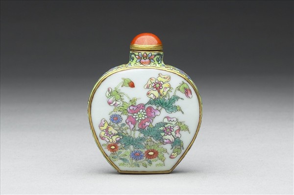 粉彩花卉紋鼻煙壺