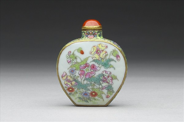 粉彩花卉紋鼻煙壺