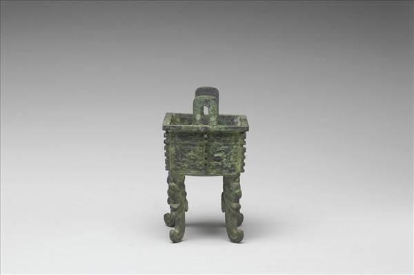 獸面紋扁足方鼎